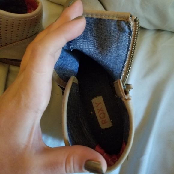 NWOT Roxy Buckle ankle booties - Picture 6 of 8